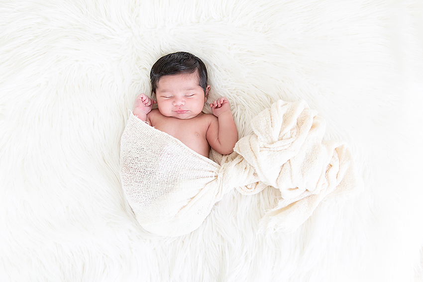 How Does a Newborn Session Flow