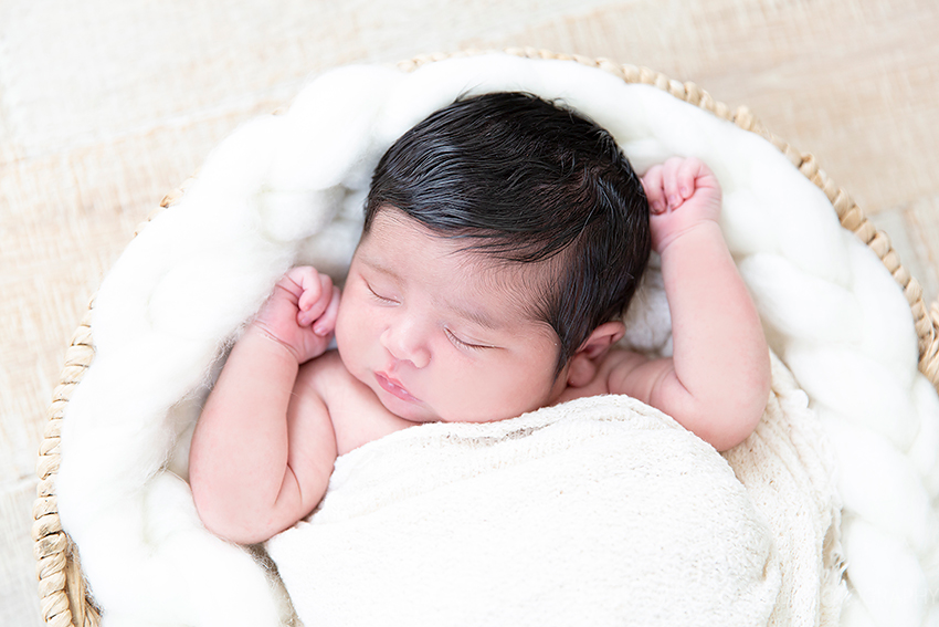 How Does a Newborn Session Flow