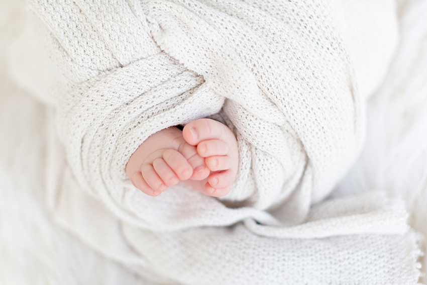 How to Pick Up a Newborn like a confident parenting professional