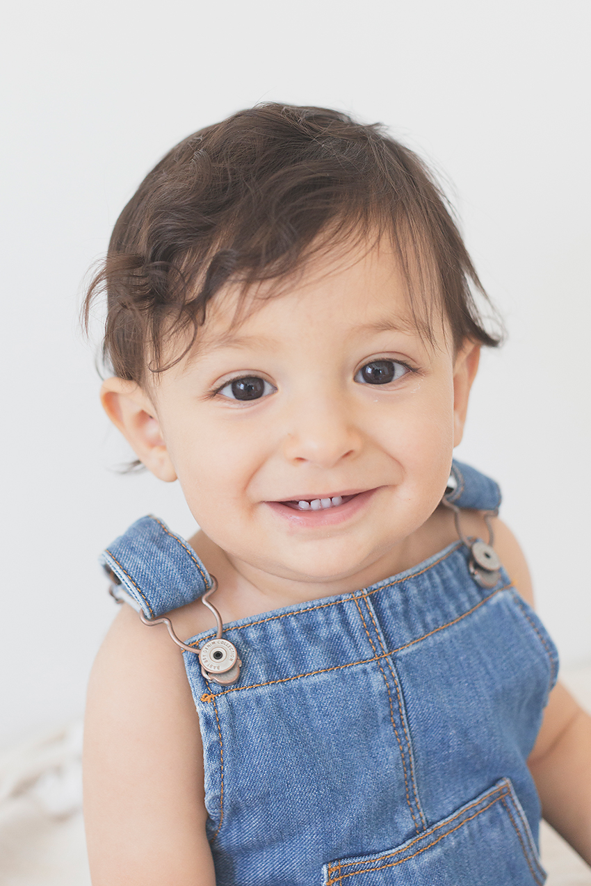 studio family portraits with toddler