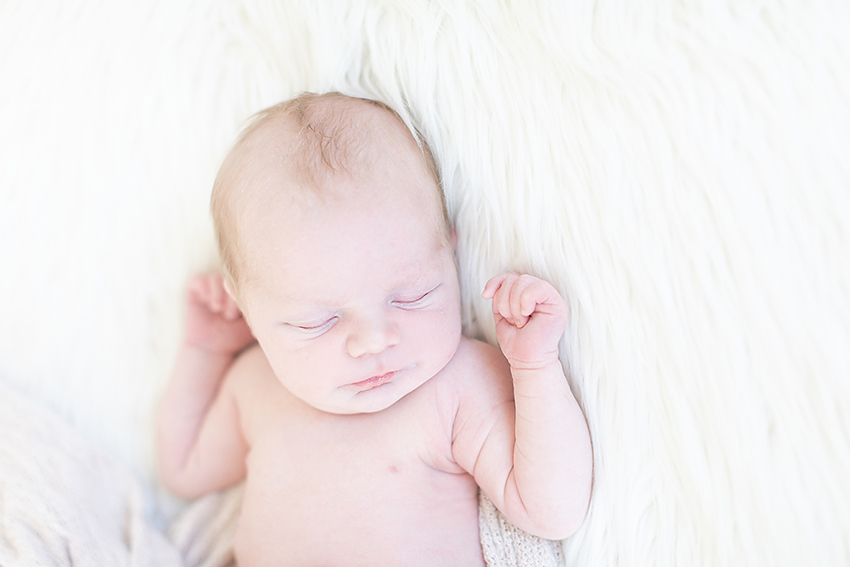 How To Smooth Seamless Paper in Photoshop - Newborn Photography Tip